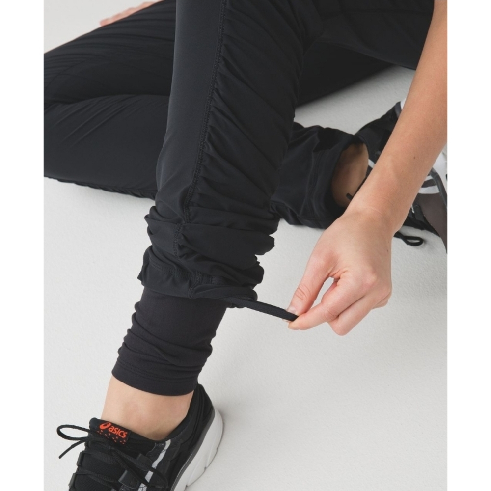 Lululemon Runderful Pant Black W/Reflectors Size Small - Picture 5 of 16